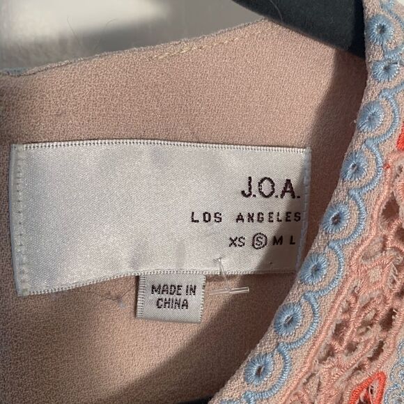 J.O.A. EUC blush pink embroidered bodycon mini sheath dress Size Small - Picture 5 of 7